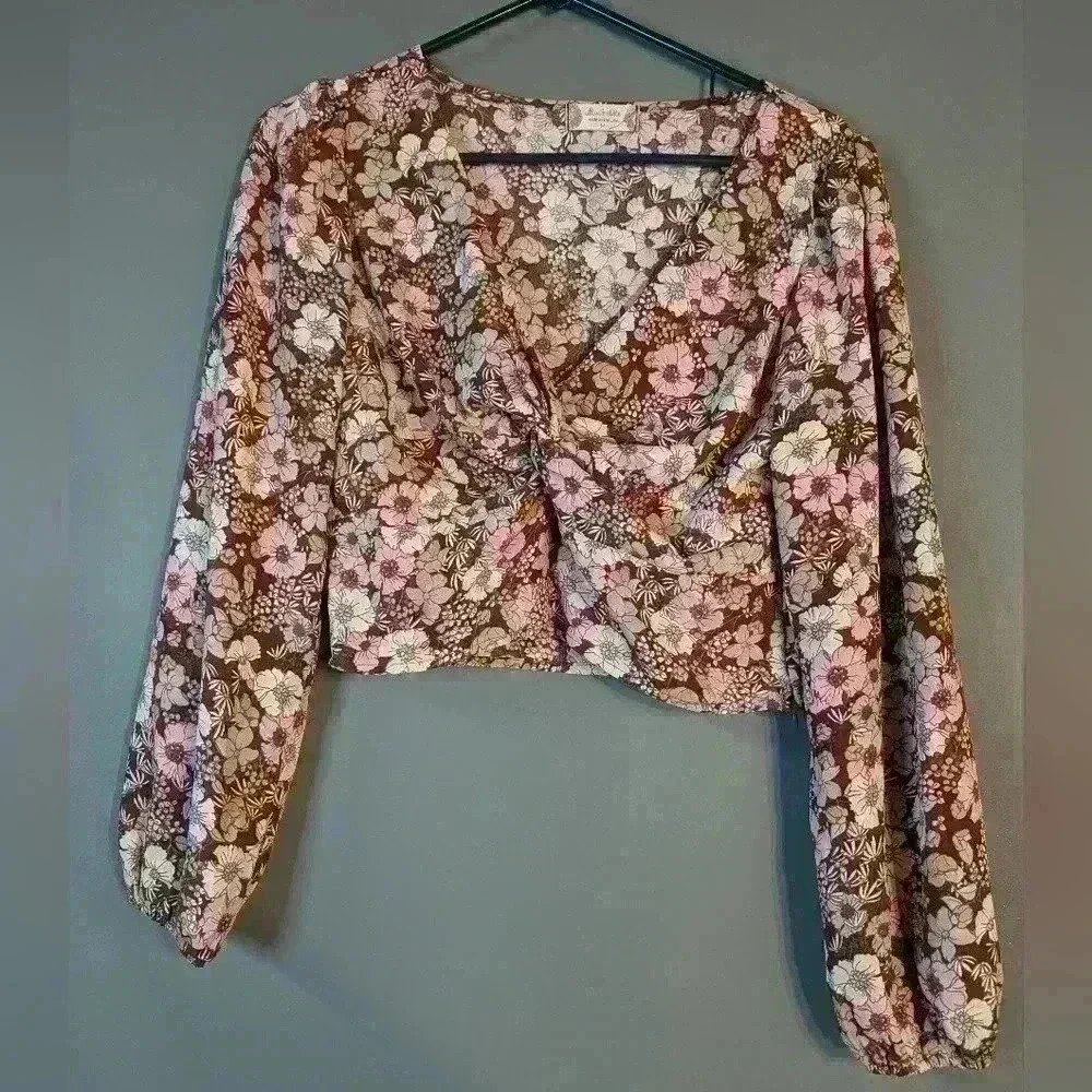 Altar'd state Long sleeve floral crop size medium